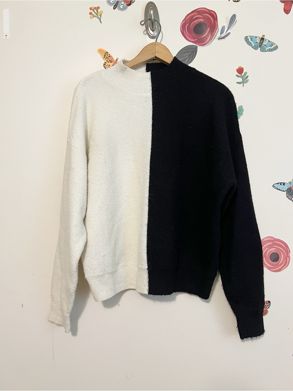 H&M Black and White Two-Tone Turtleneck Sweater M